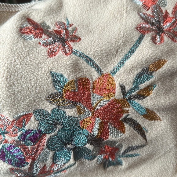 Beige comfy cute long sleeve with open back shirt - Picture 3 of 9